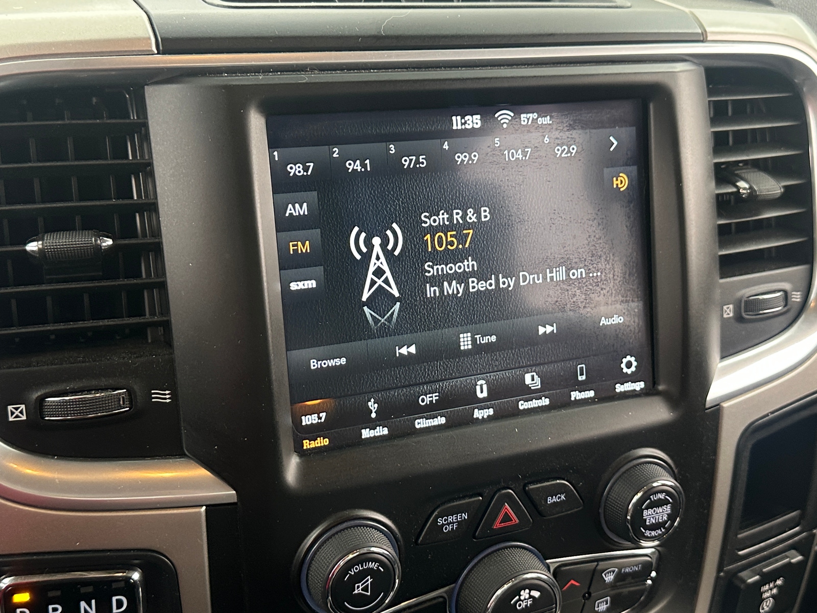 Thumbnail: 2019 RAM 1500 Classic - 4