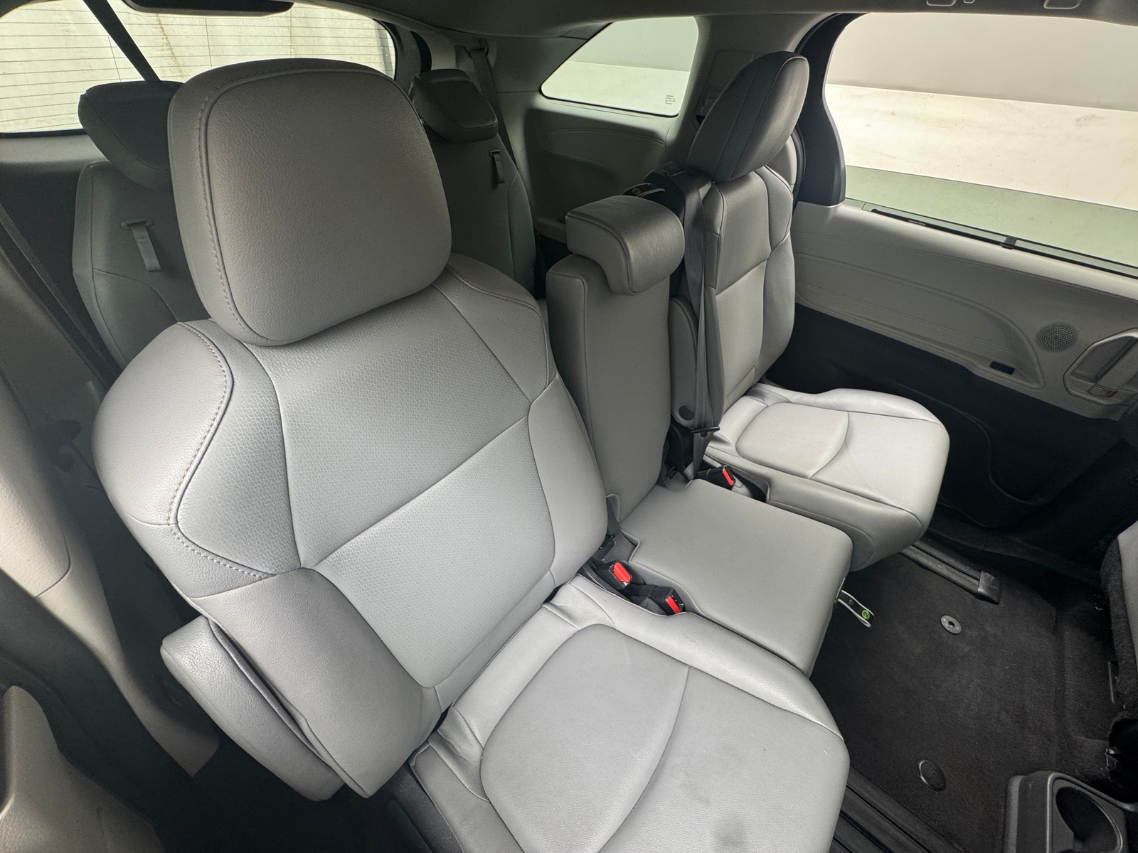 Thumbnail: 2022 Toyota Sienna - 5