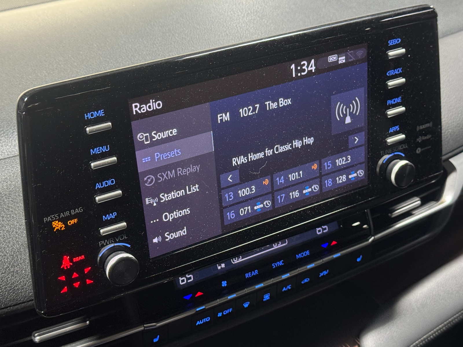 Thumbnail: 2022 Toyota Sienna - 3