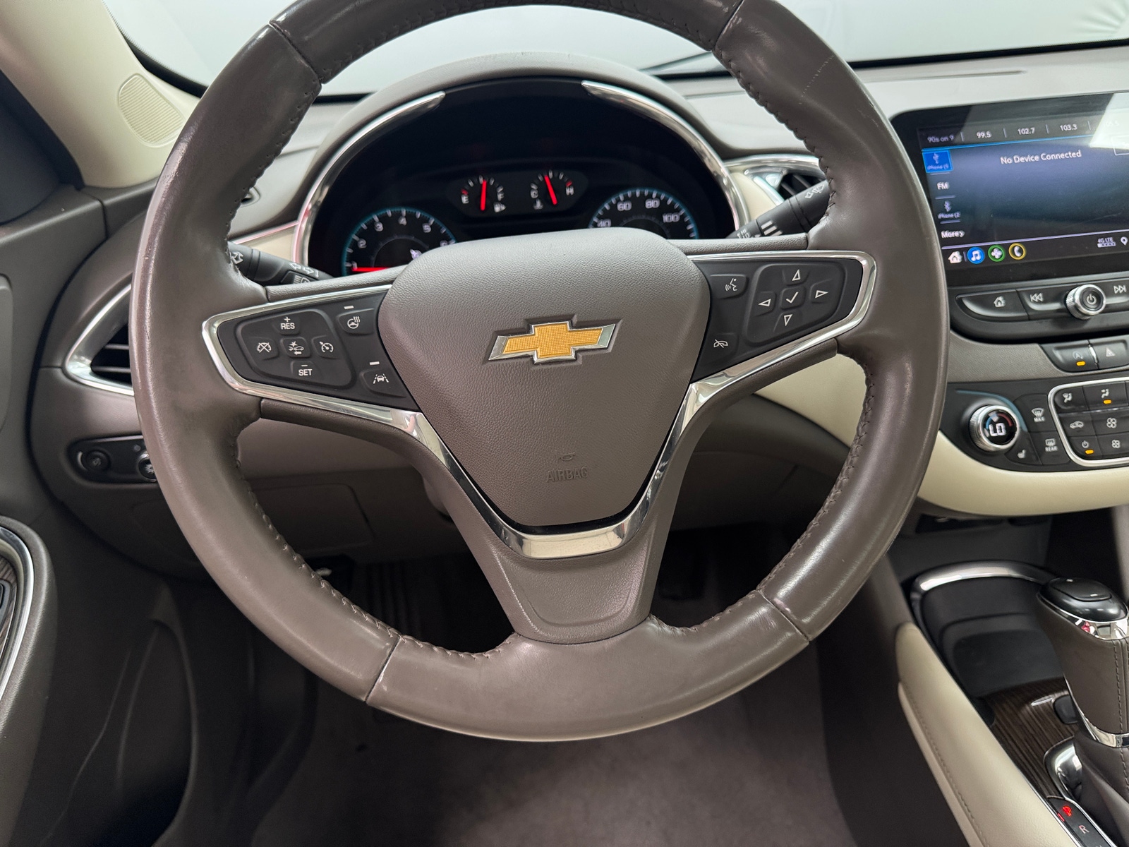 Thumbnail: 2020 Chevrolet Malibu - 4