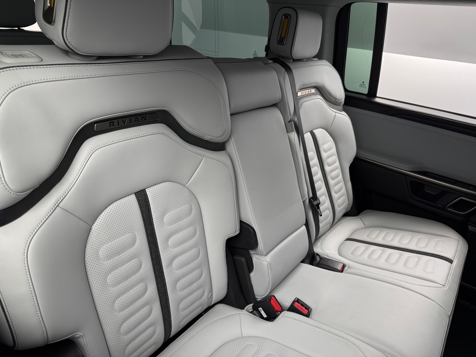 Thumbnail: 2023 Rivian R1S - 5