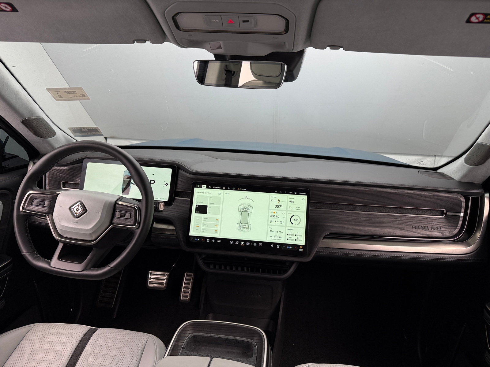 Thumbnail: 2023 Rivian R1S - 2