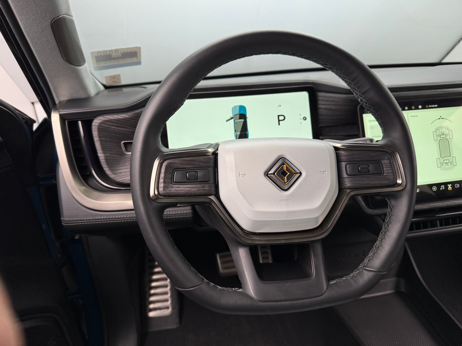 Thumbnail: 2023 Rivian R1S - 4