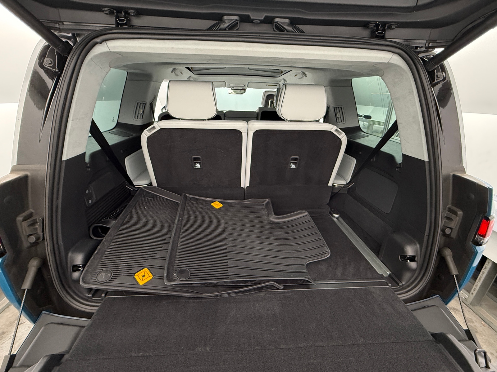 Thumbnail: 2023 Rivian R1S - 6