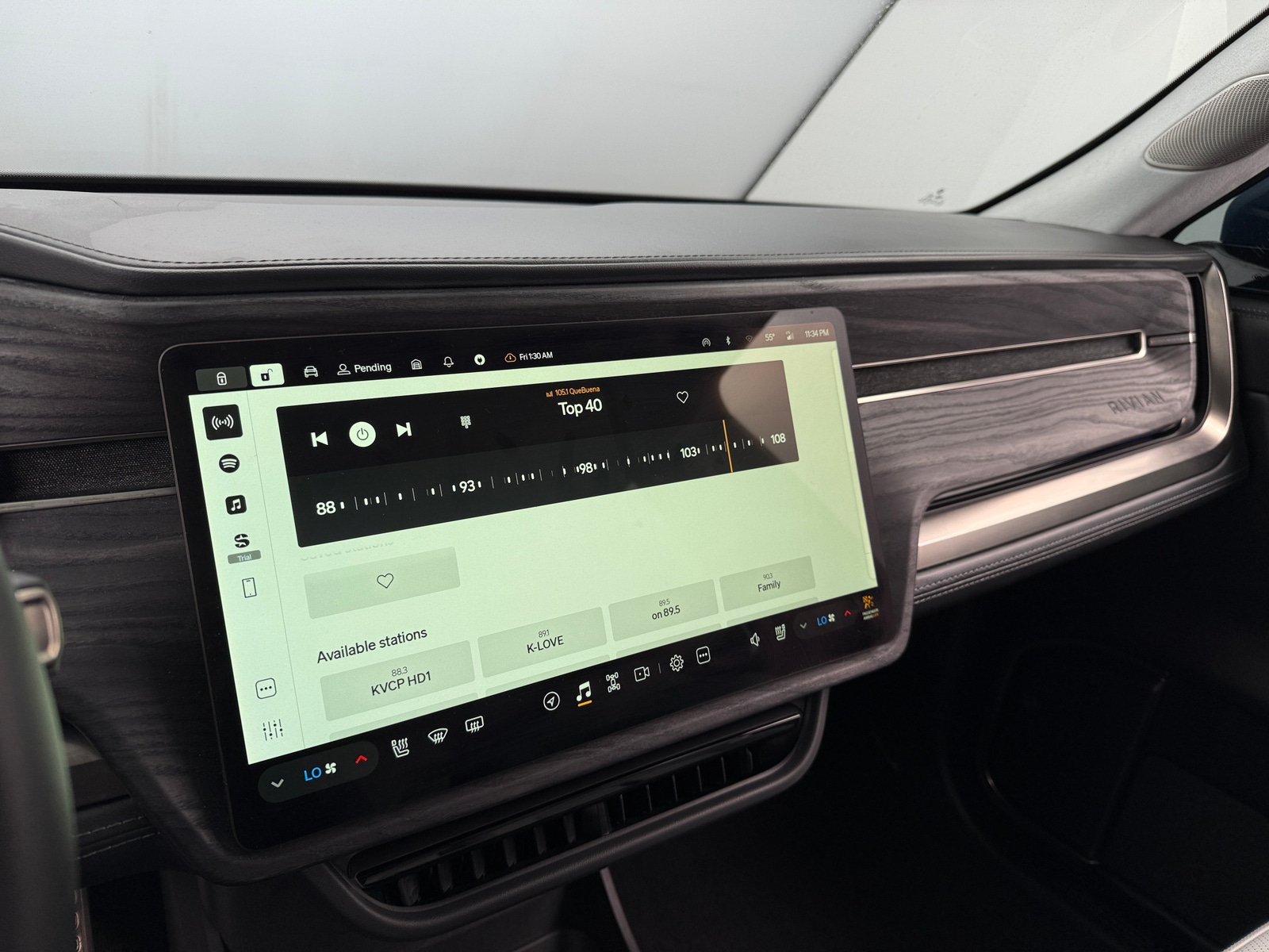 Thumbnail: 2023 Rivian R1S - 3