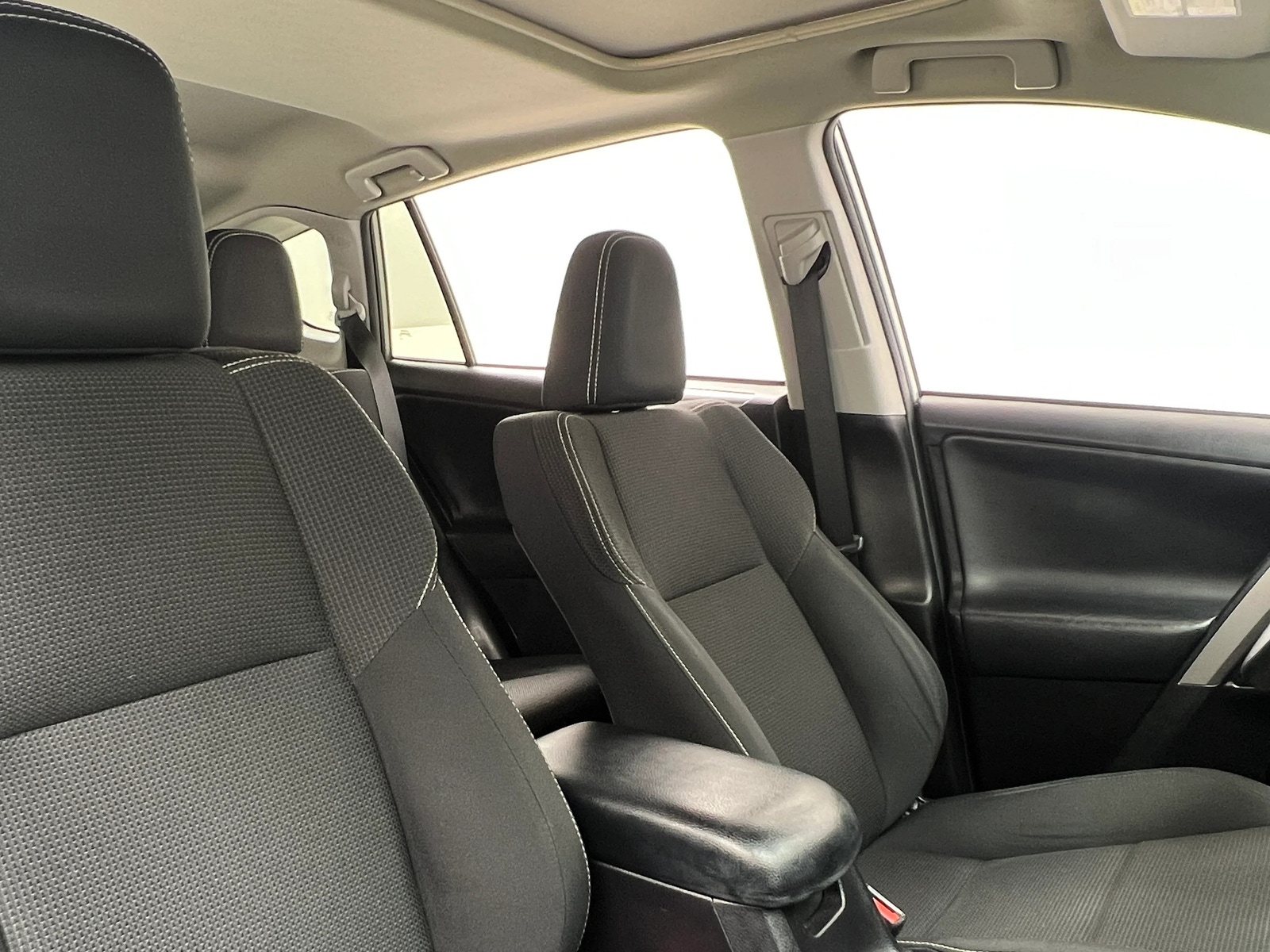 Thumbnail: 2018 Toyota RAV4 - 2