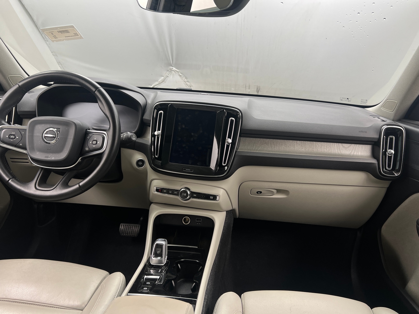 Thumbnail: 2020 Volvo XC40 - 2