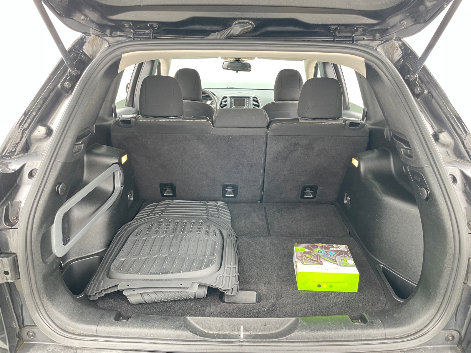 Thumbnail: 2018 Jeep Cherokee - 7