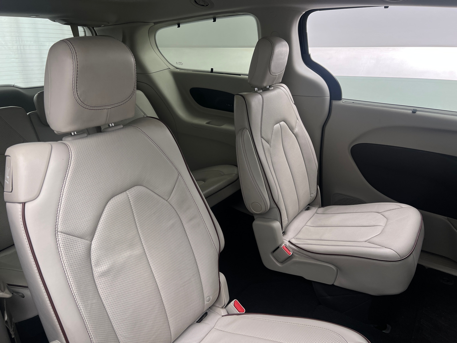 Thumbnail: 2018 Chrysler Pacifica - 5