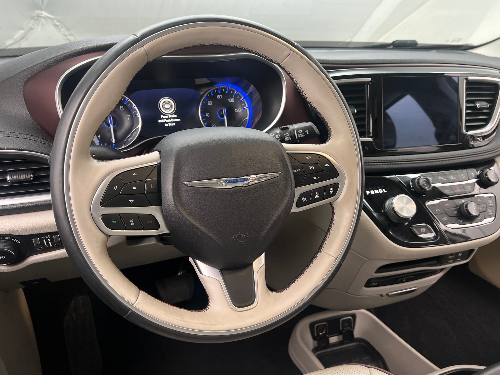 Thumbnail: 2018 Chrysler Pacifica - 4