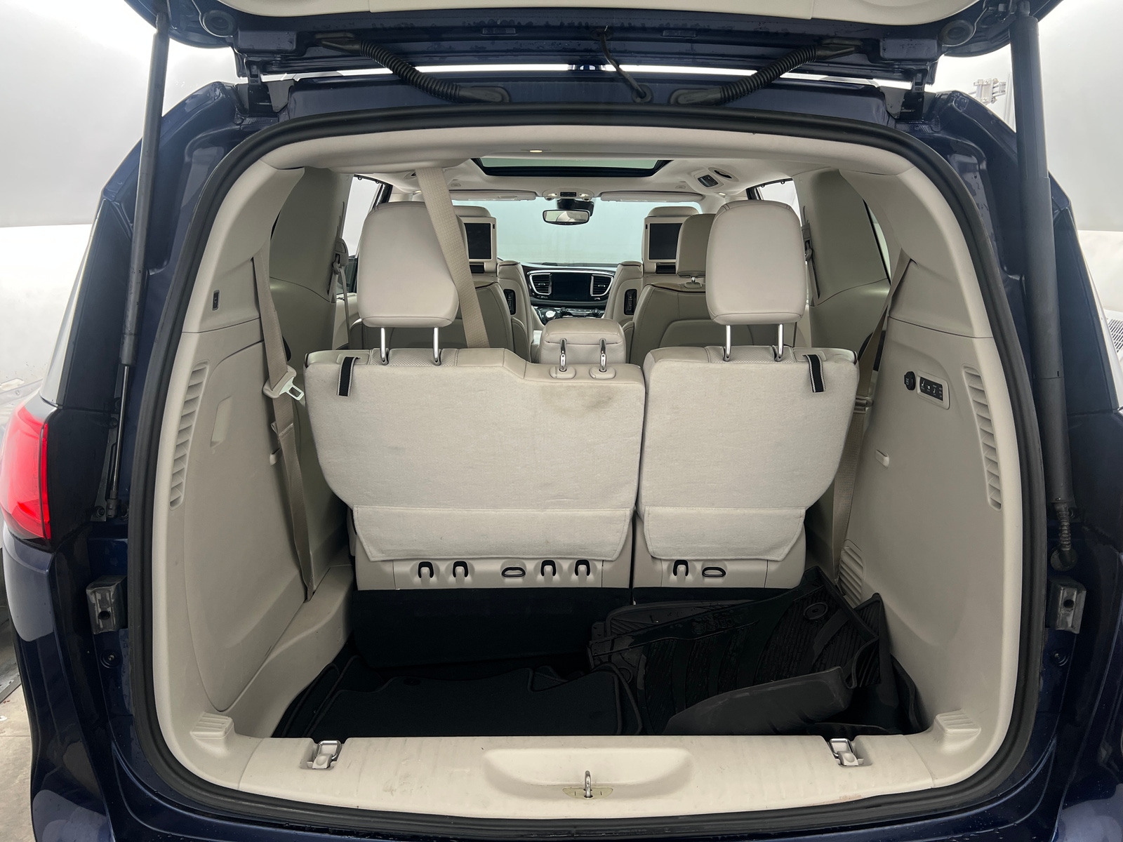 Thumbnail: 2018 Chrysler Pacifica - 6