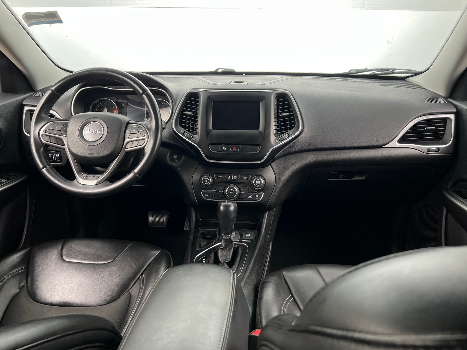 Thumbnail: 2019 Jeep Cherokee - 3