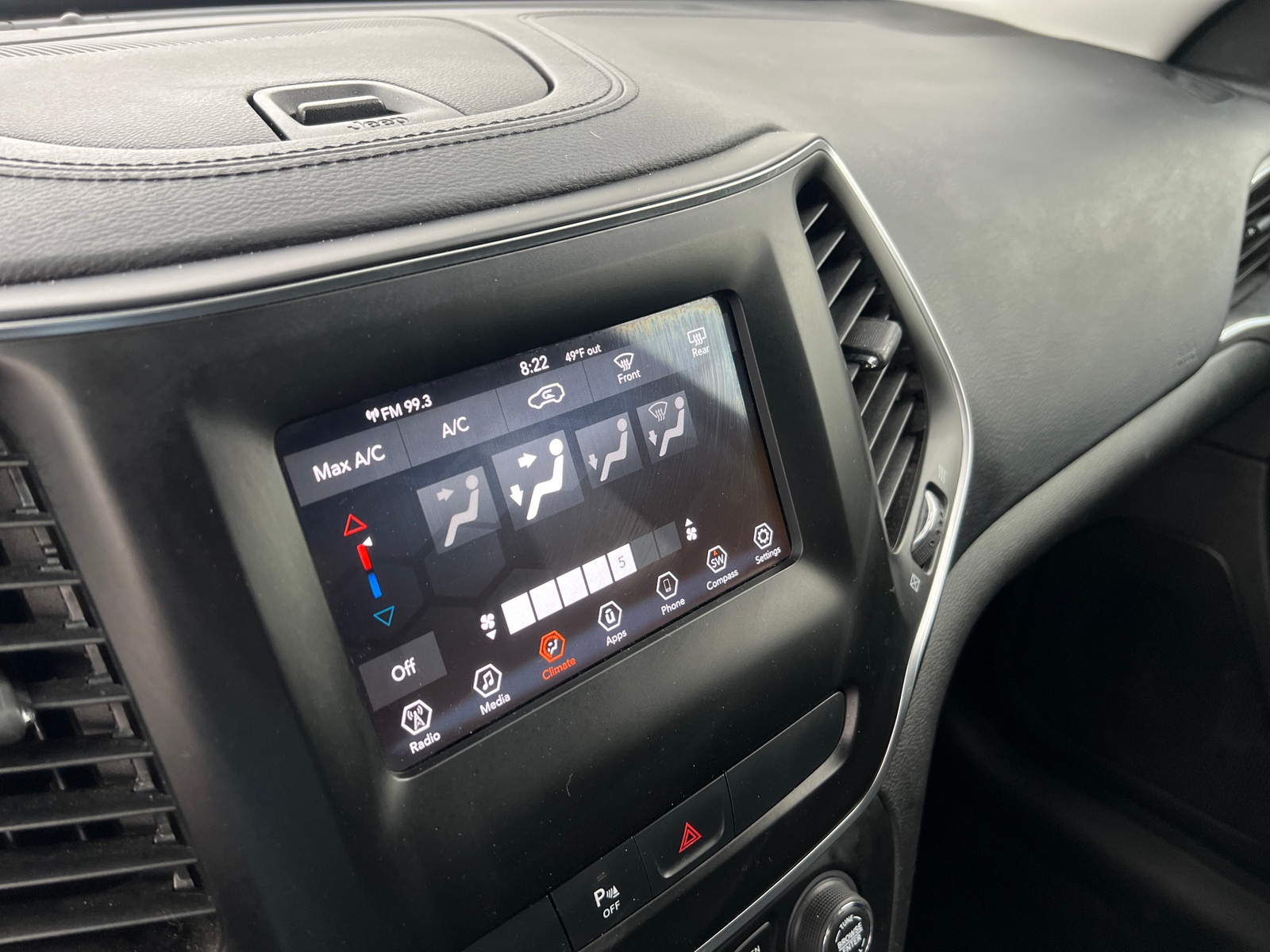 Thumbnail: 2019 Jeep Cherokee - 4