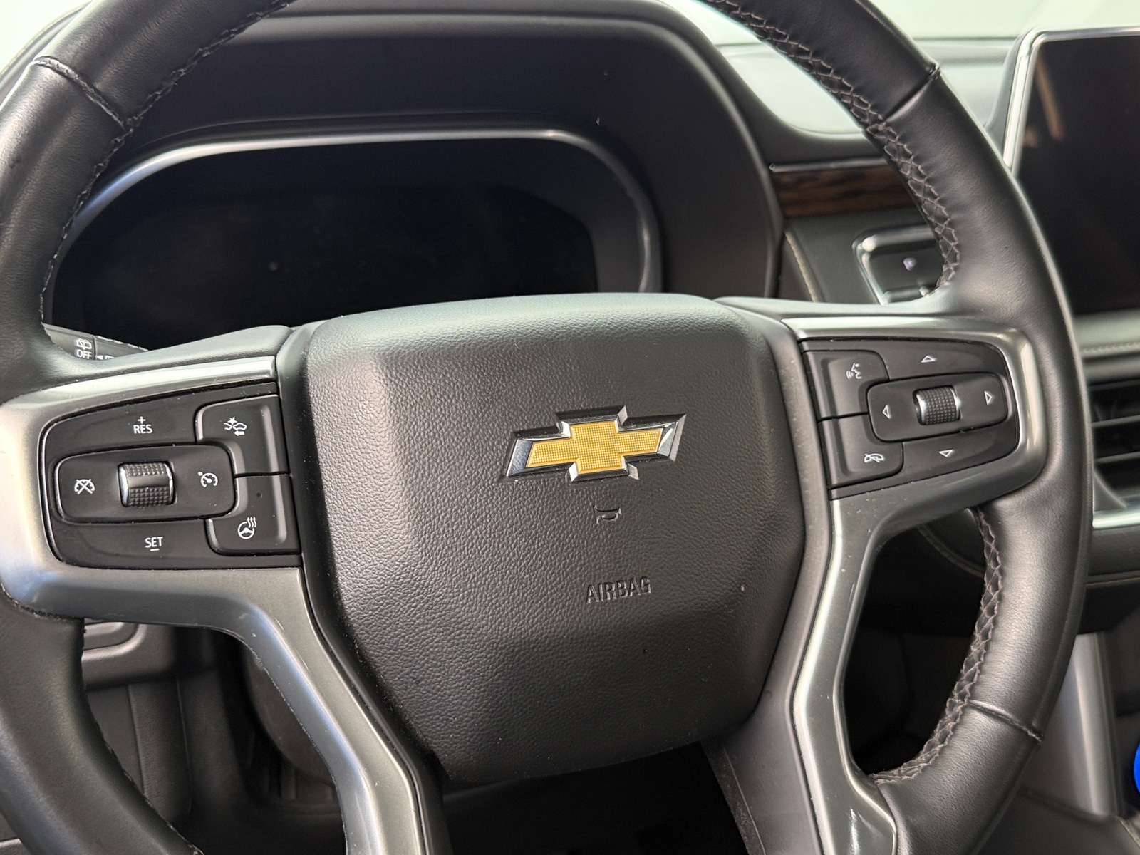 Thumbnail: 2023 Chevrolet Suburban - 4