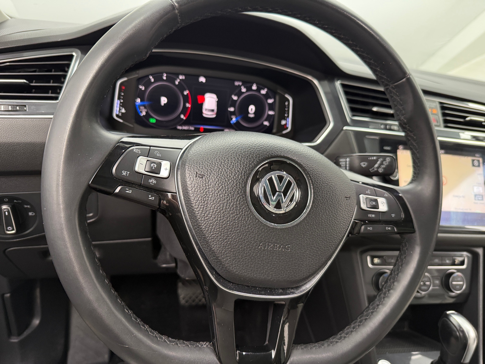 Thumbnail: 2020 Volkswagen Tiguan - 4