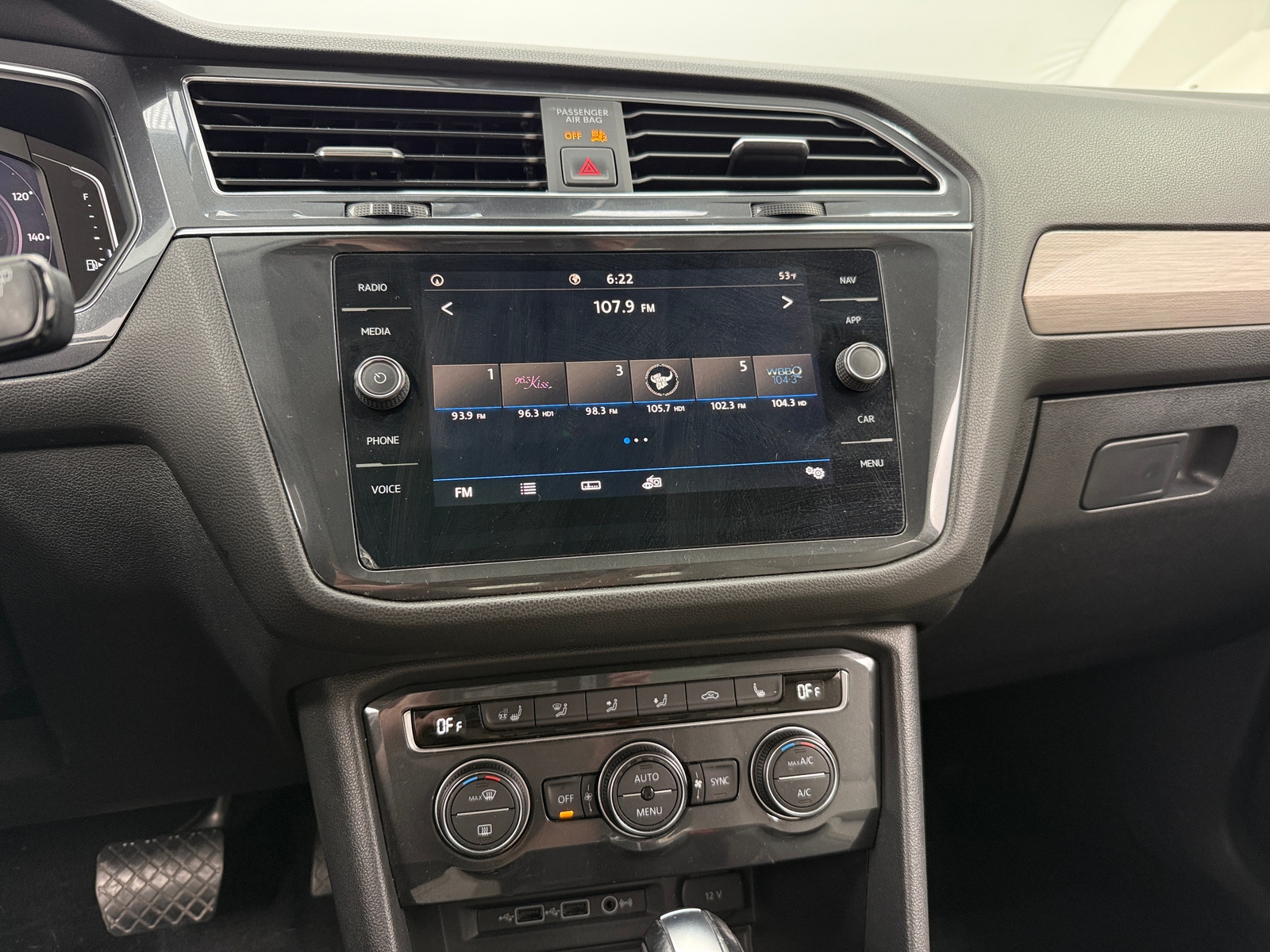 Thumbnail: 2020 Volkswagen Tiguan - 3