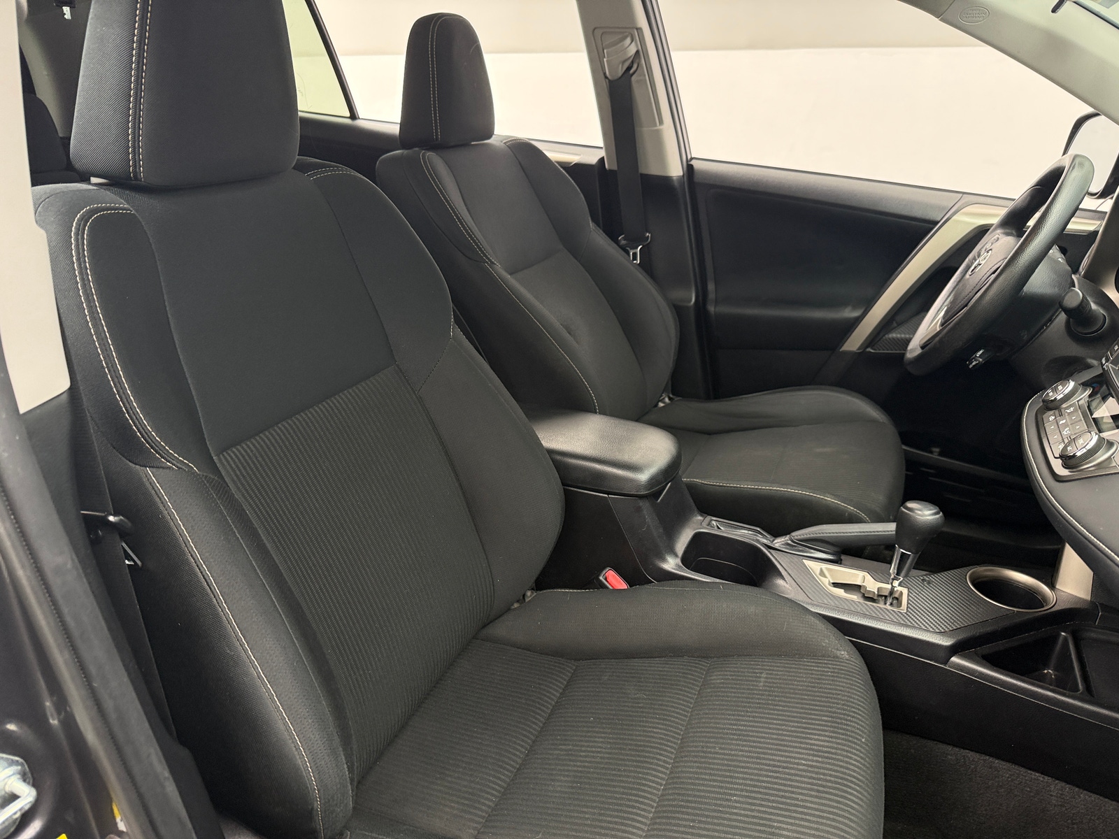 Thumbnail: 2015 Toyota RAV4 - 2