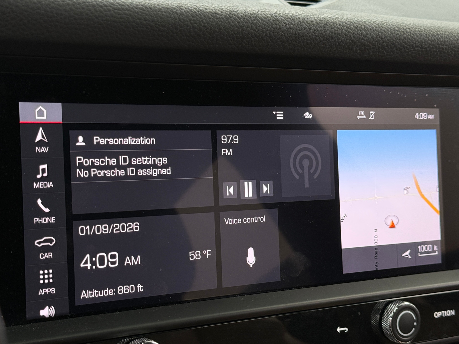 Thumbnail: 2023 Porsche Macan - 3