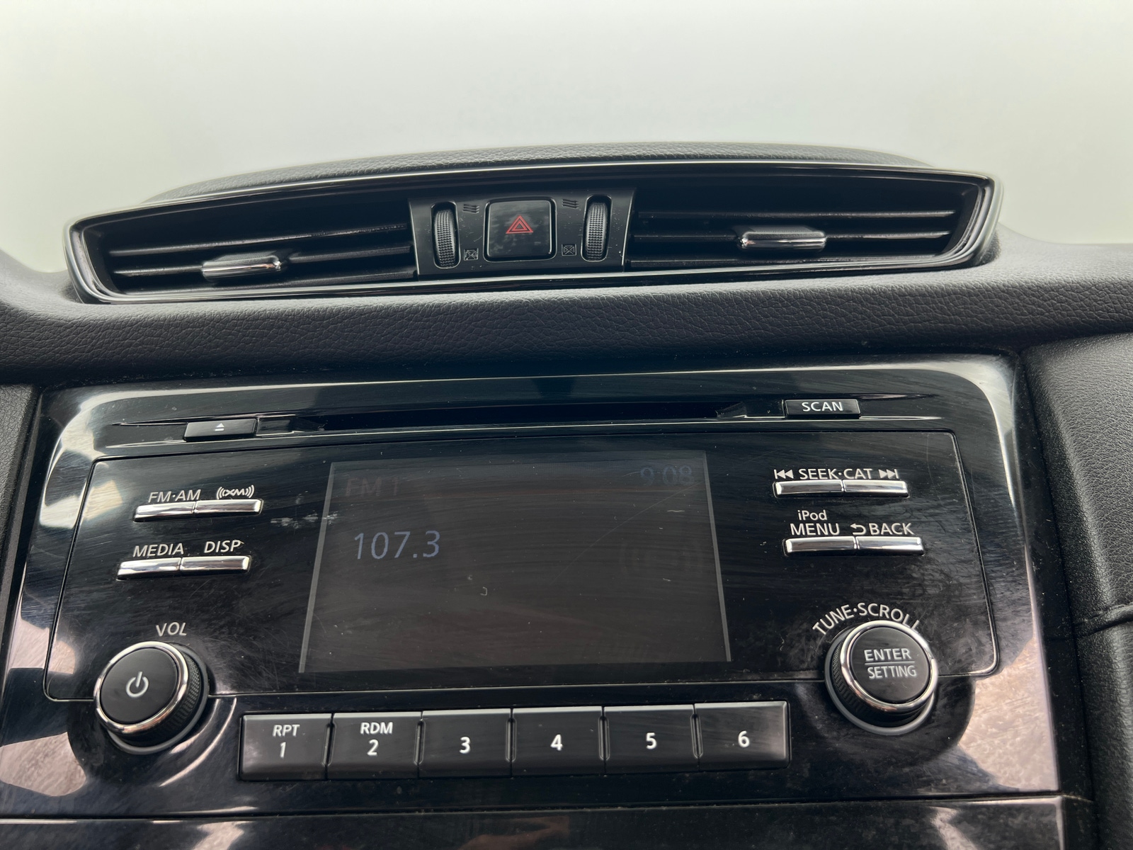 Thumbnail: 2017 Nissan Rogue - 4