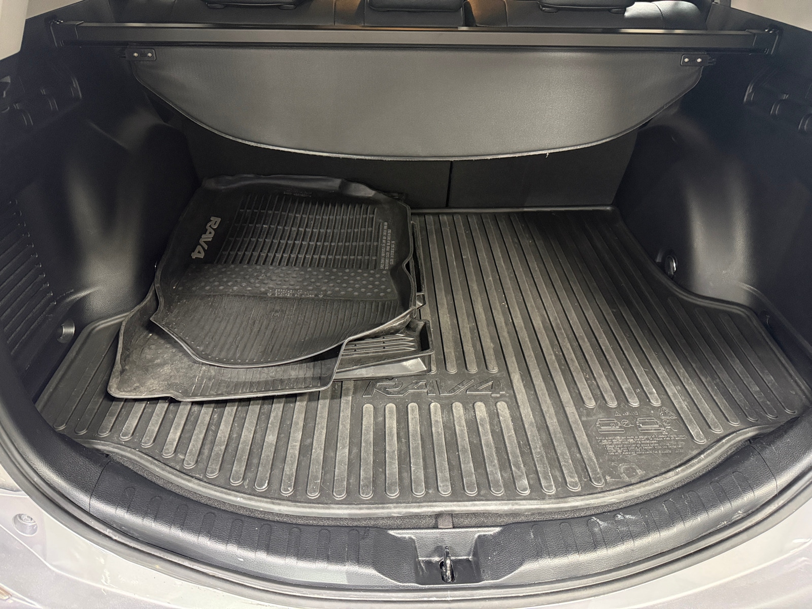 Thumbnail: 2018 Toyota RAV4 - 6