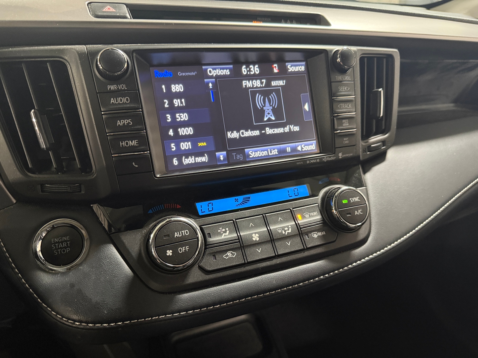 Thumbnail: 2018 Toyota RAV4 - 3