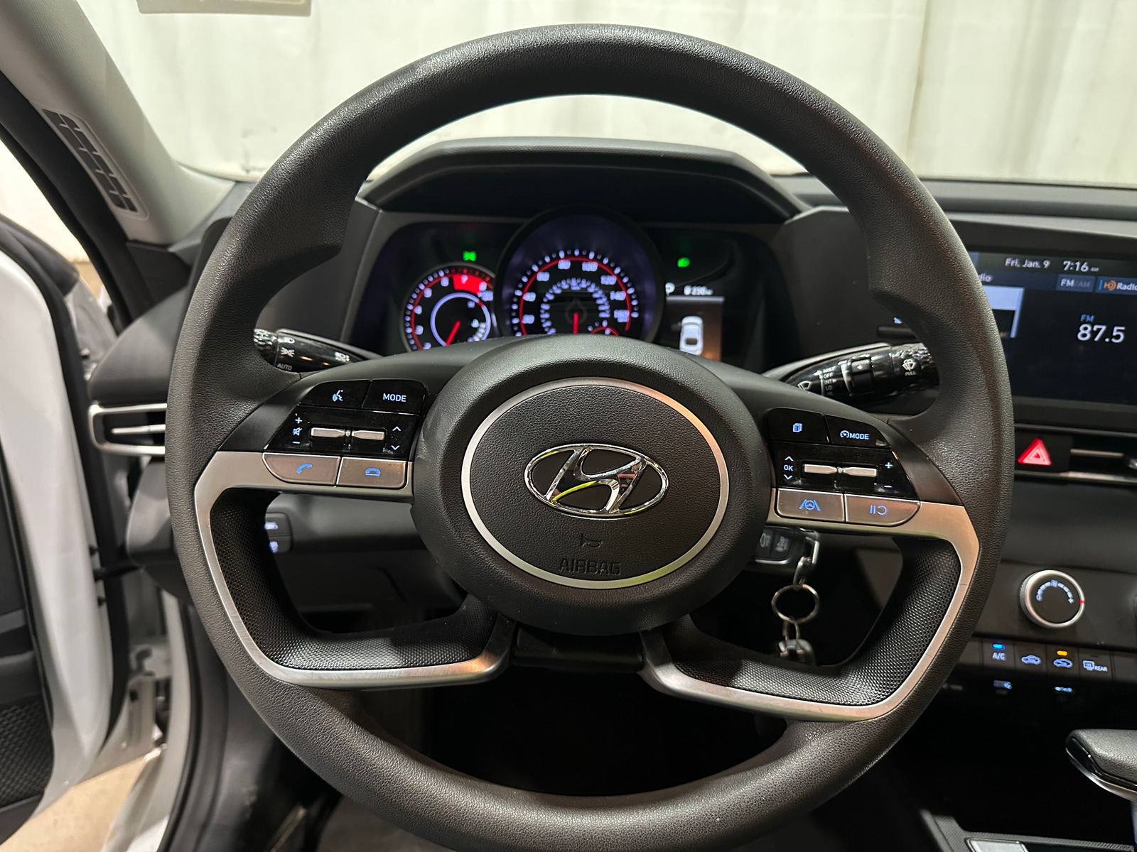 Thumbnail: 2023 Hyundai Elantra - 5