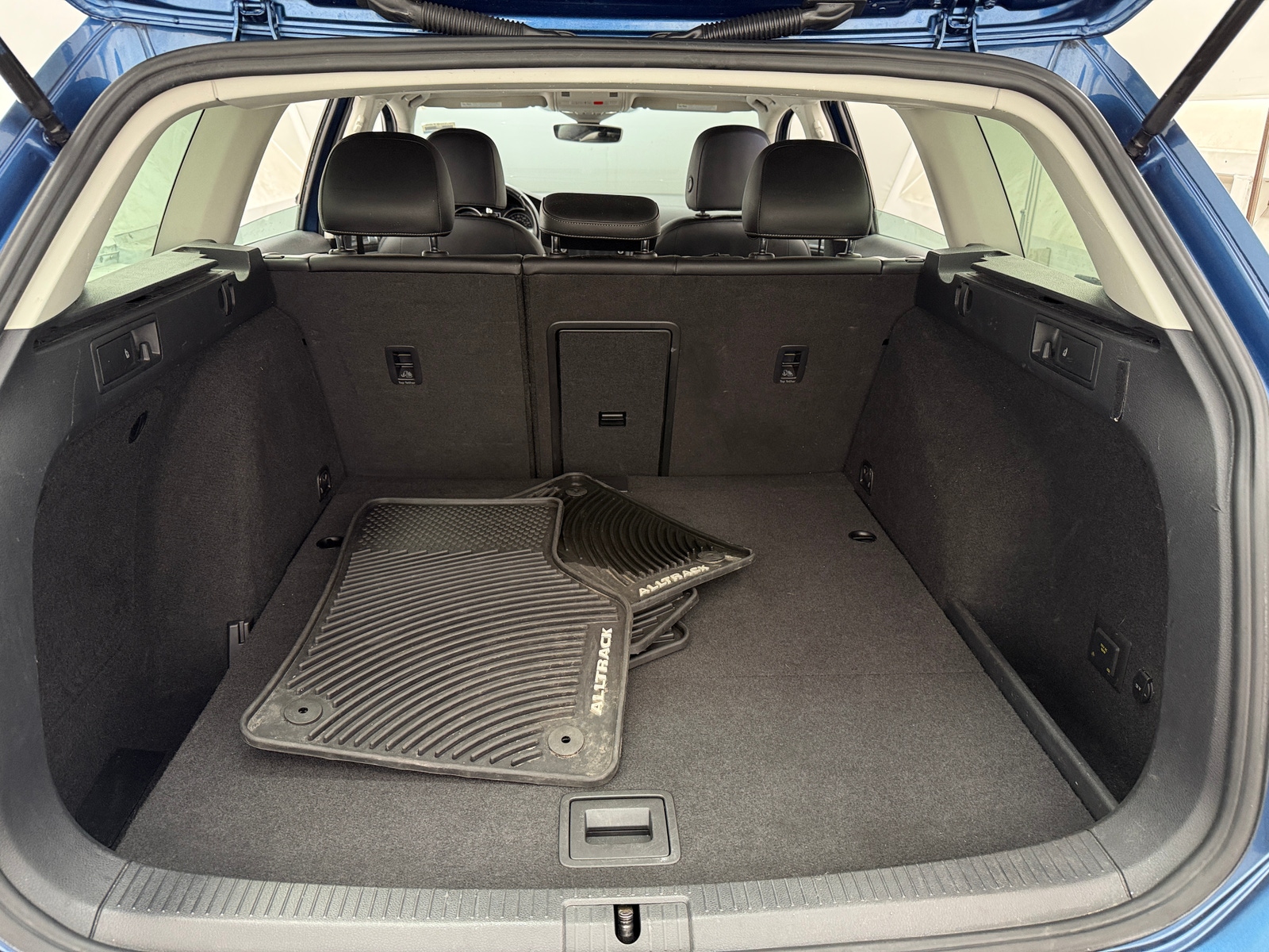 Thumbnail: 2018 Volkswagen Golf - 6