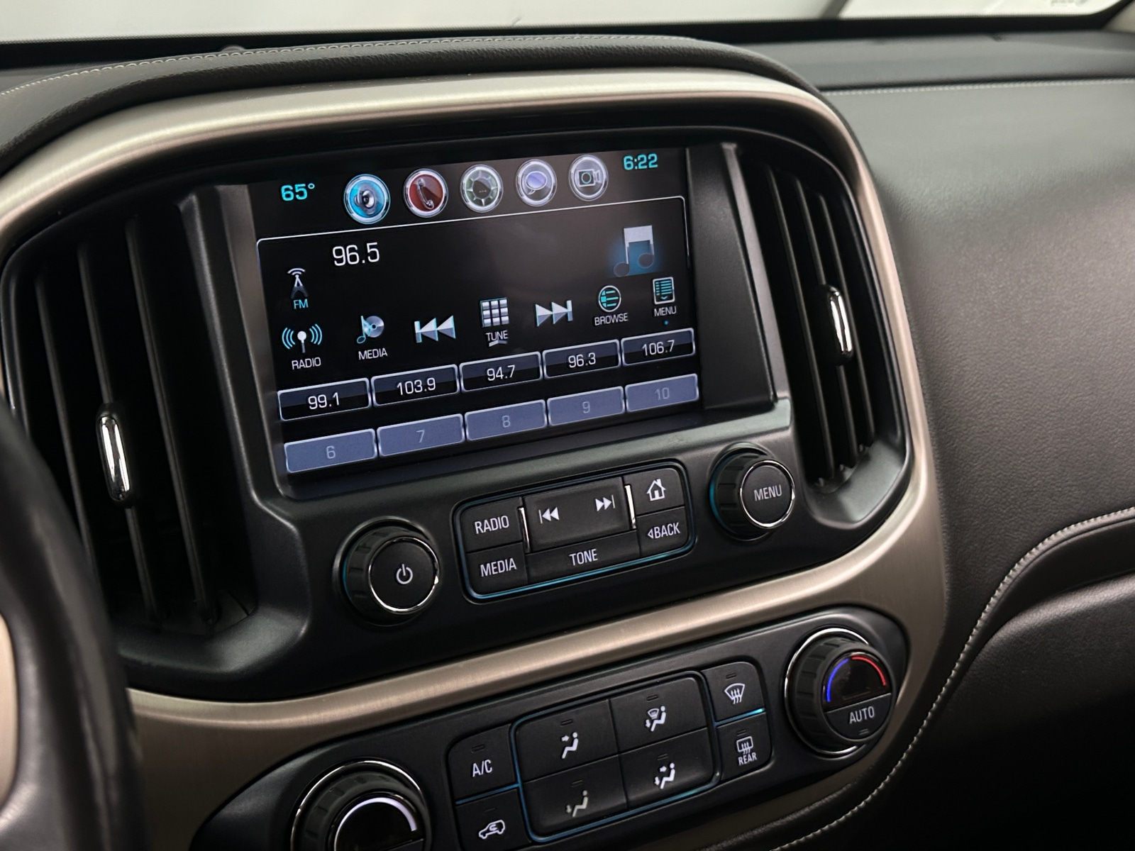 Thumbnail: 2018 GMC Canyon - 3