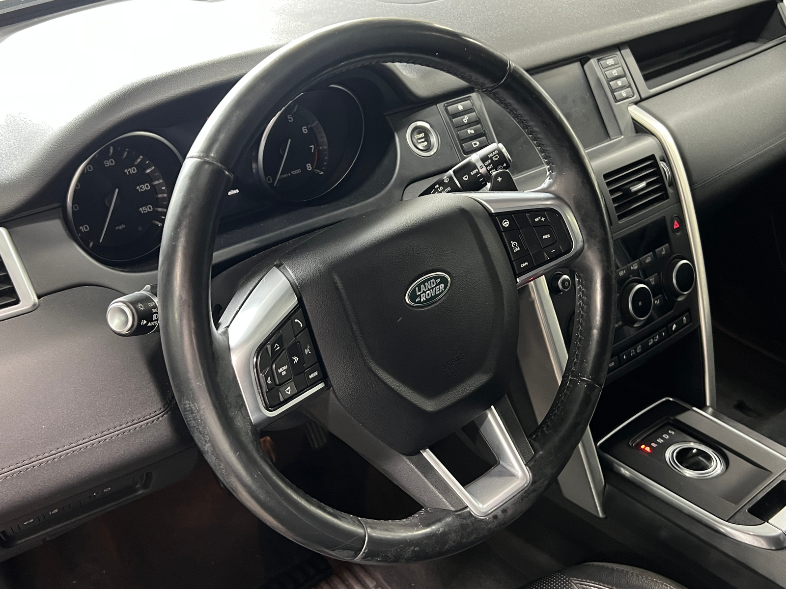 Thumbnail: 2016 Land Rover Discovery Sport - 4