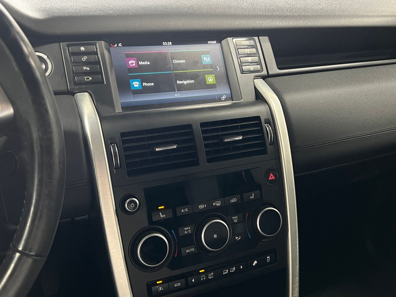 Thumbnail: 2016 Land Rover Discovery Sport - 3