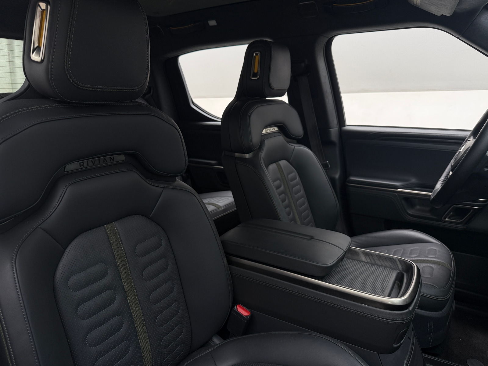 Thumbnail: 2022 Rivian R1T - 2