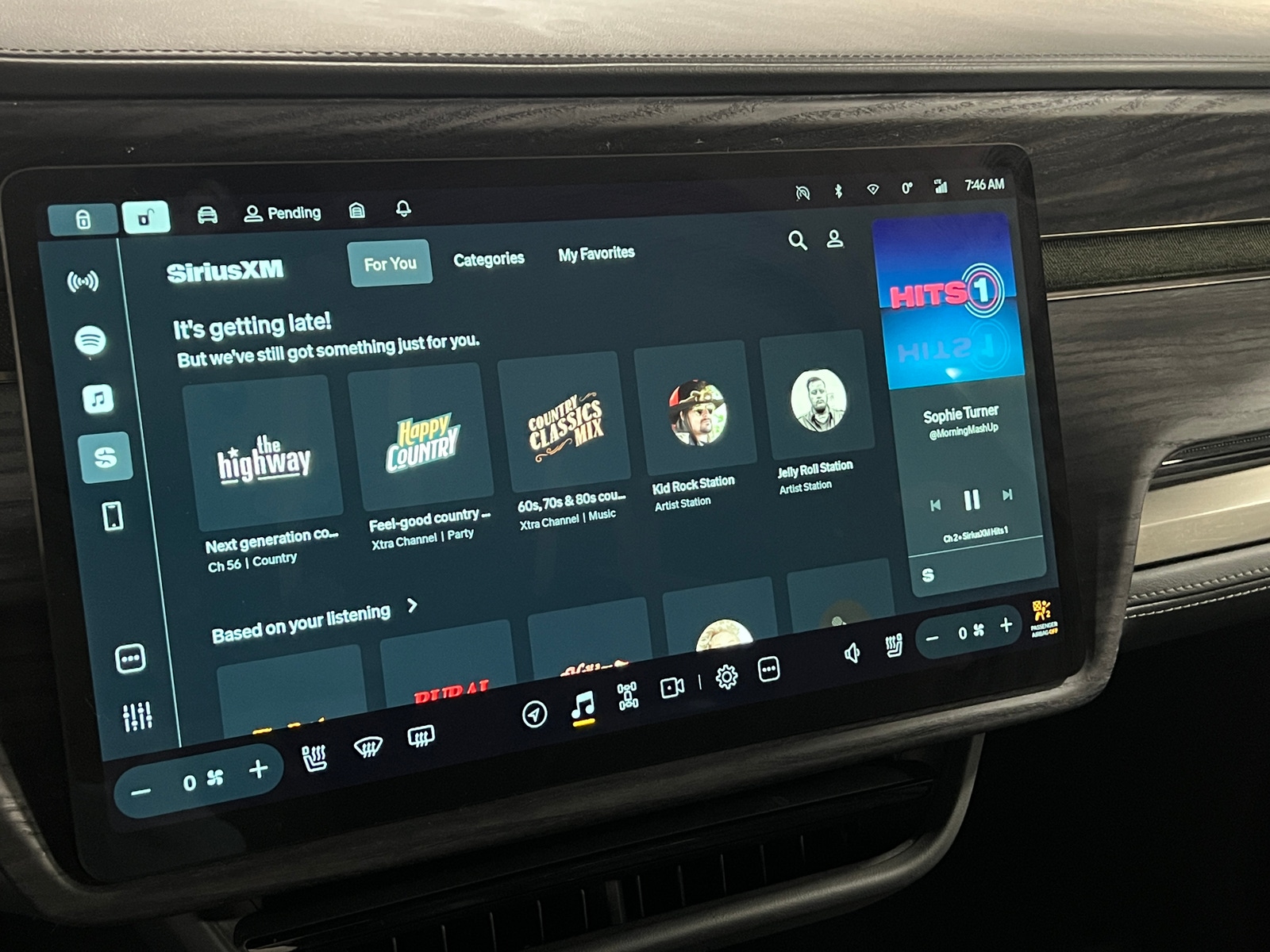 Thumbnail: 2022 Rivian R1T - 4