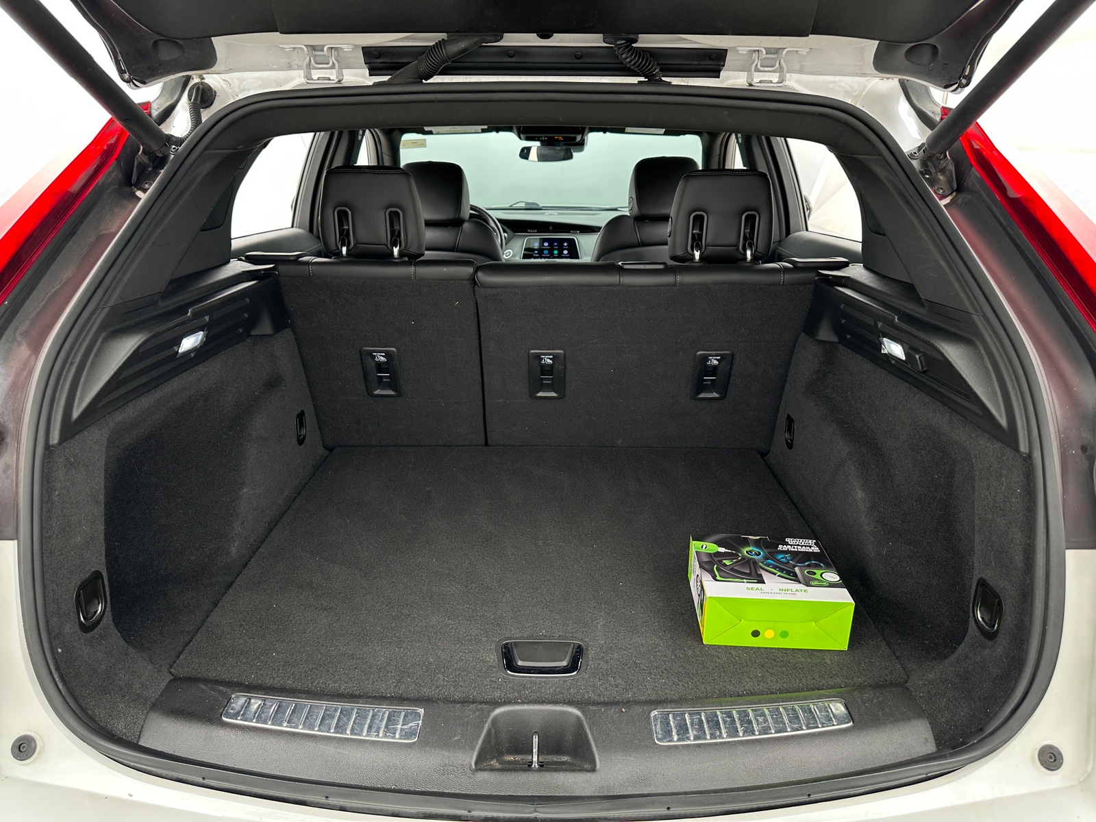 Thumbnail: 2021 Cadillac XT4 - 6