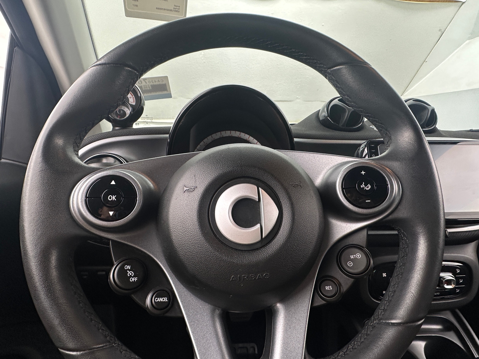 Thumbnail: 2017 smart fortwo - 5