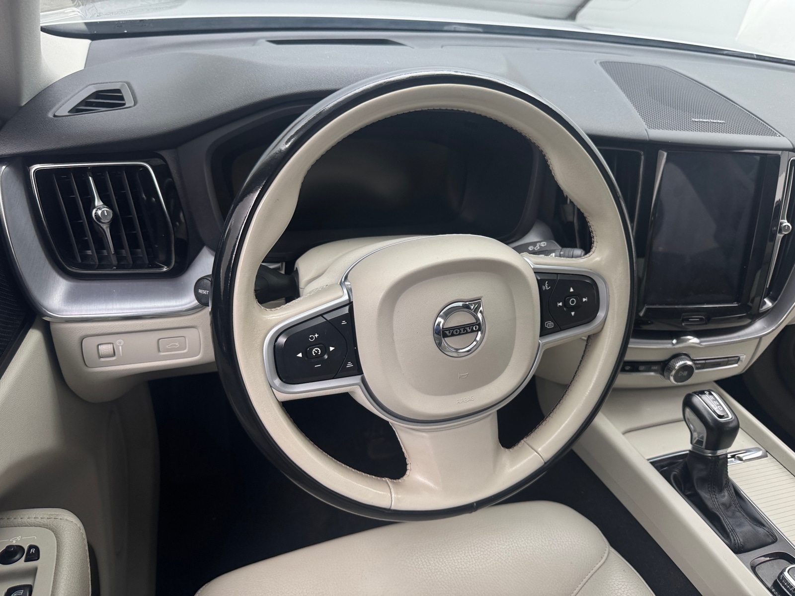 Thumbnail: 2020 Volvo XC60 - 4