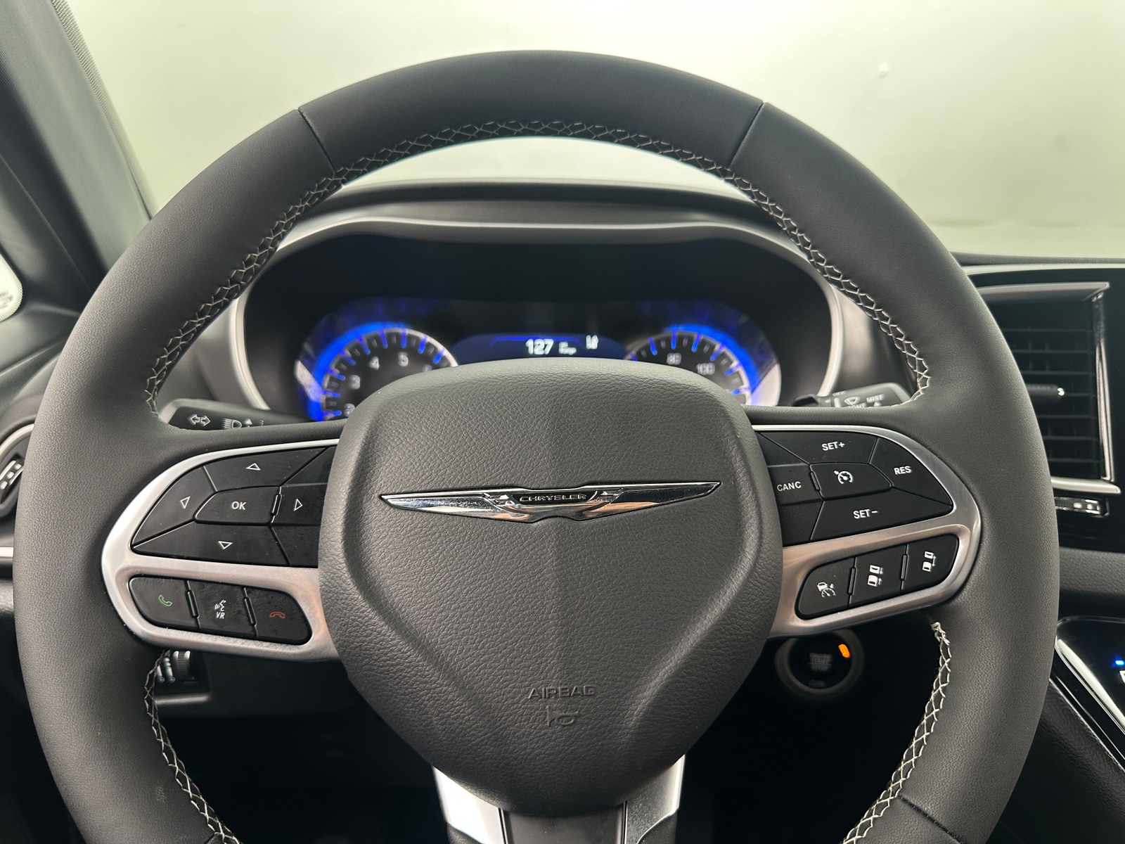 Thumbnail: 2026 Chrysler Pacifica - 4