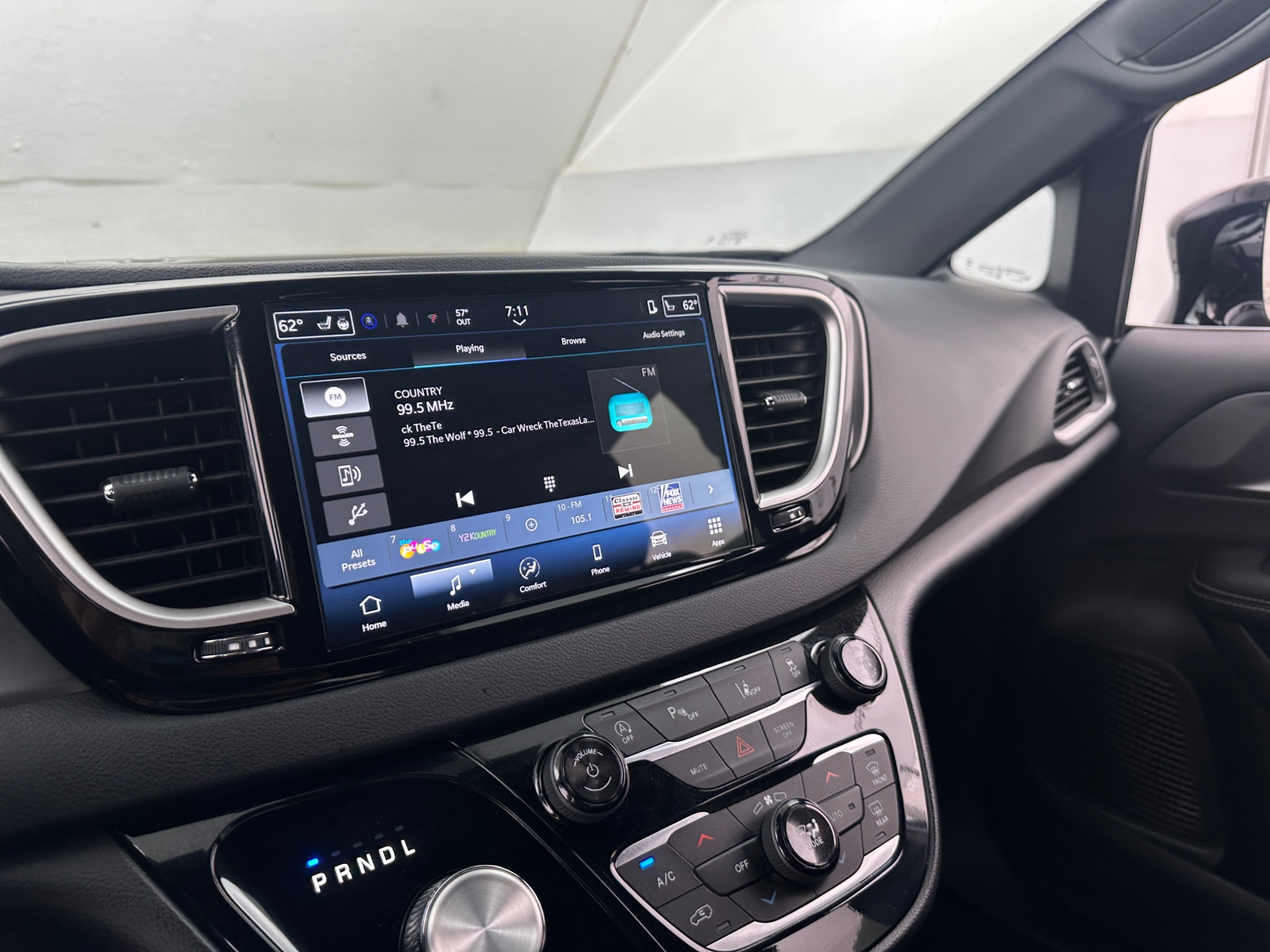 Thumbnail: 2026 Chrysler Pacifica - 3