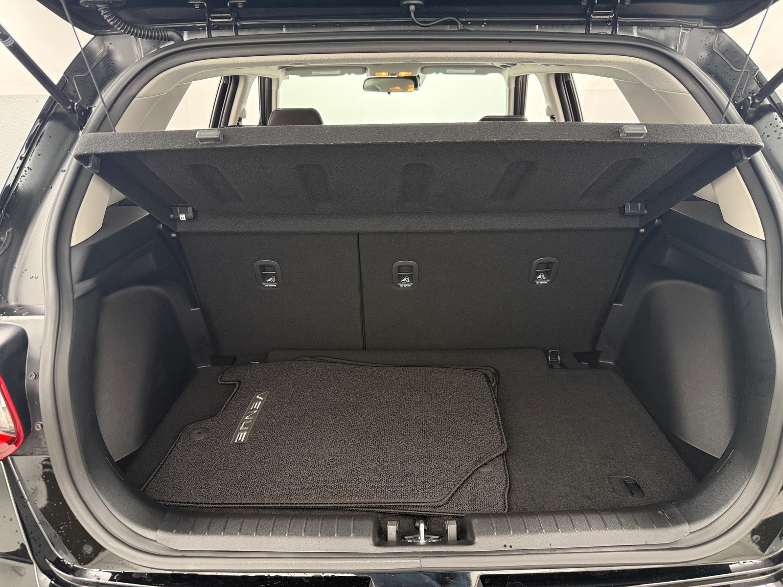 Thumbnail: 2023 Hyundai Venue - 7