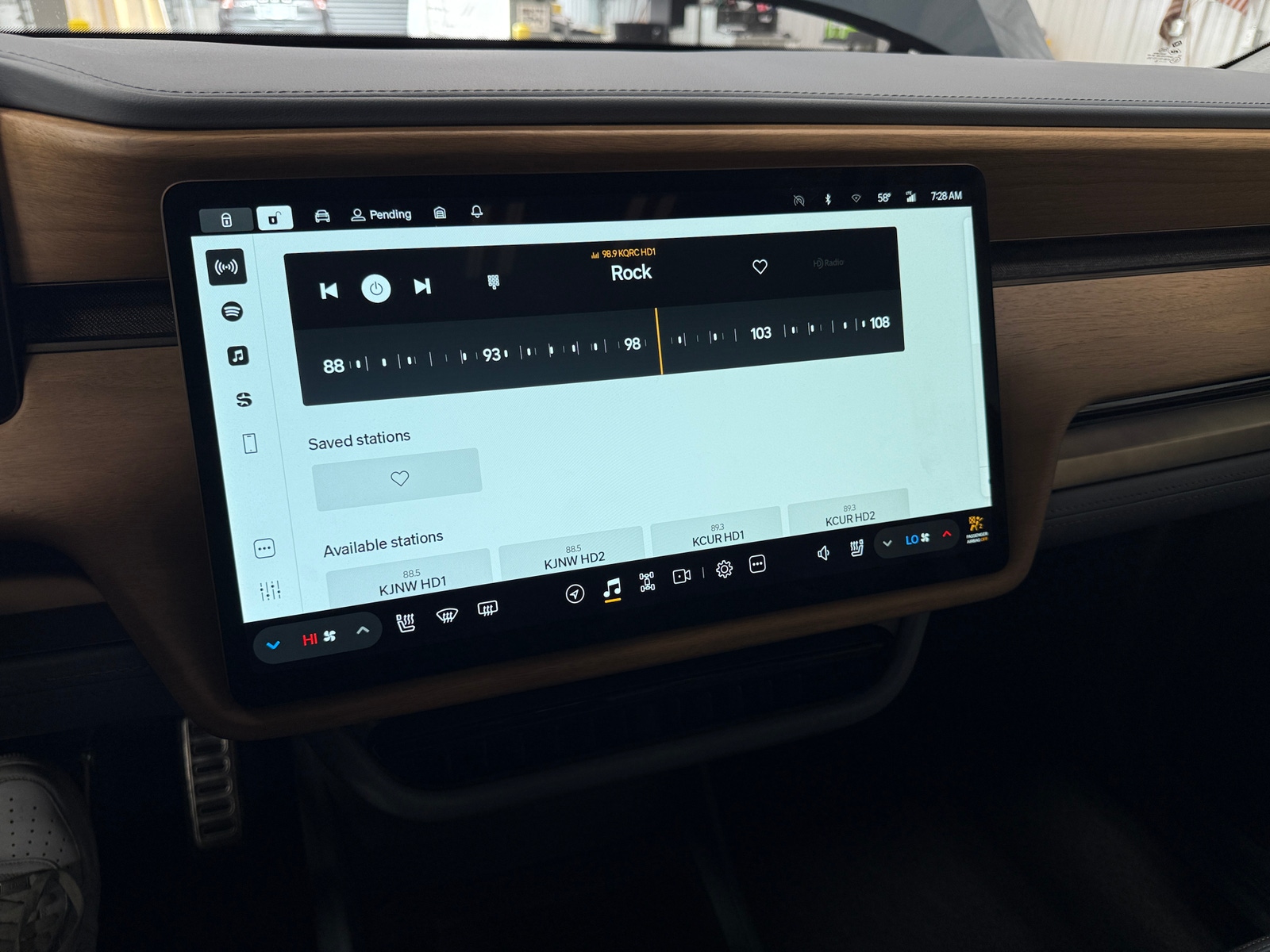 Thumbnail: 2025 Rivian R1S - 3