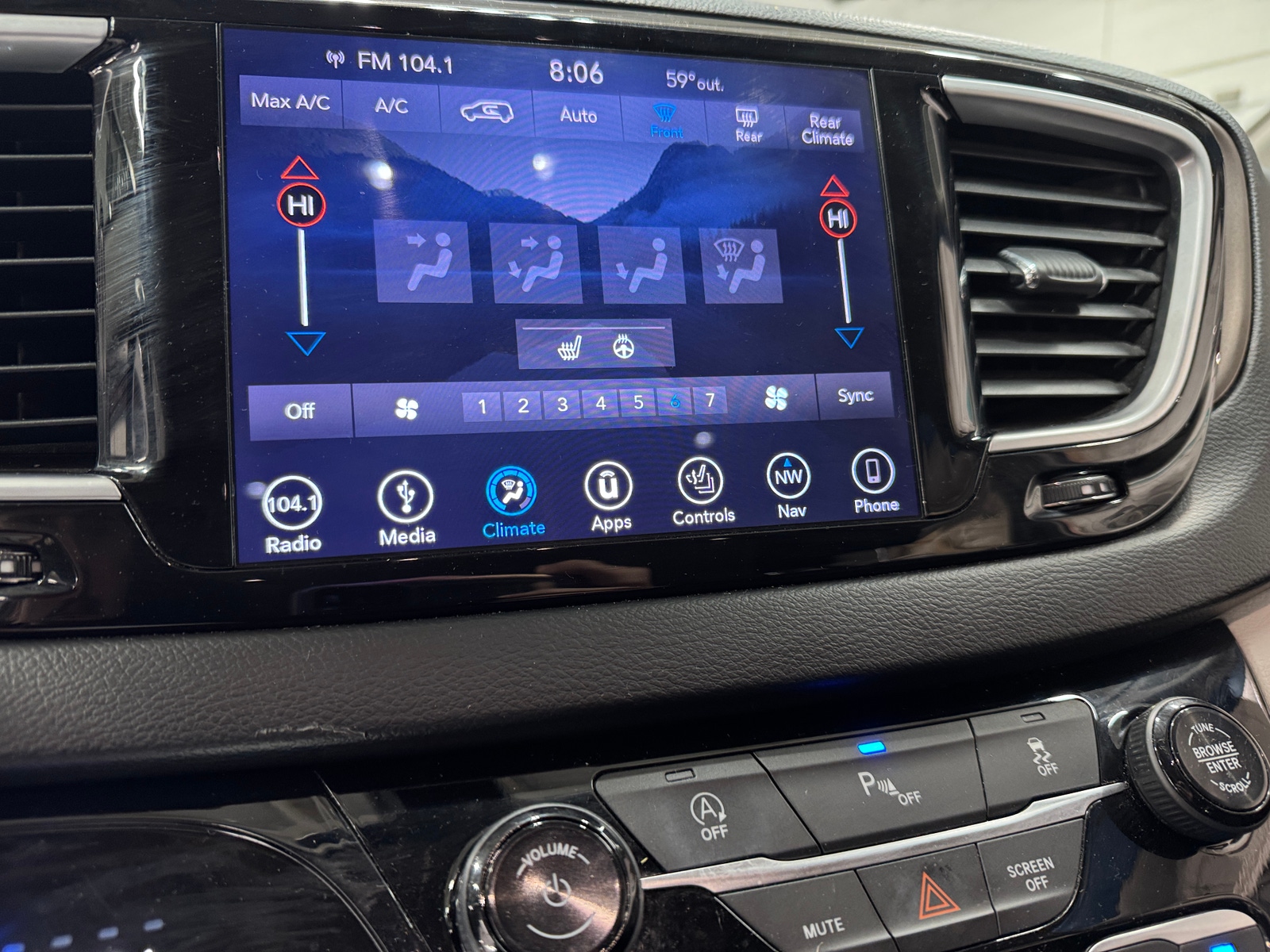 Thumbnail: 2019 Chrysler Pacifica - 3