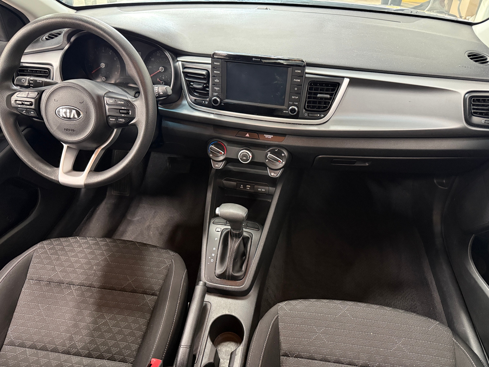 Thumbnail: 2020 Kia Rio - 3