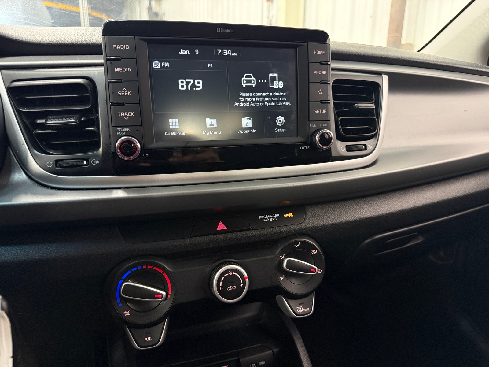 Thumbnail: 2020 Kia Rio - 4