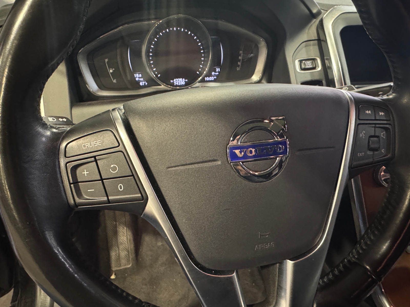 Thumbnail: 2017 Volvo XC60 - 4