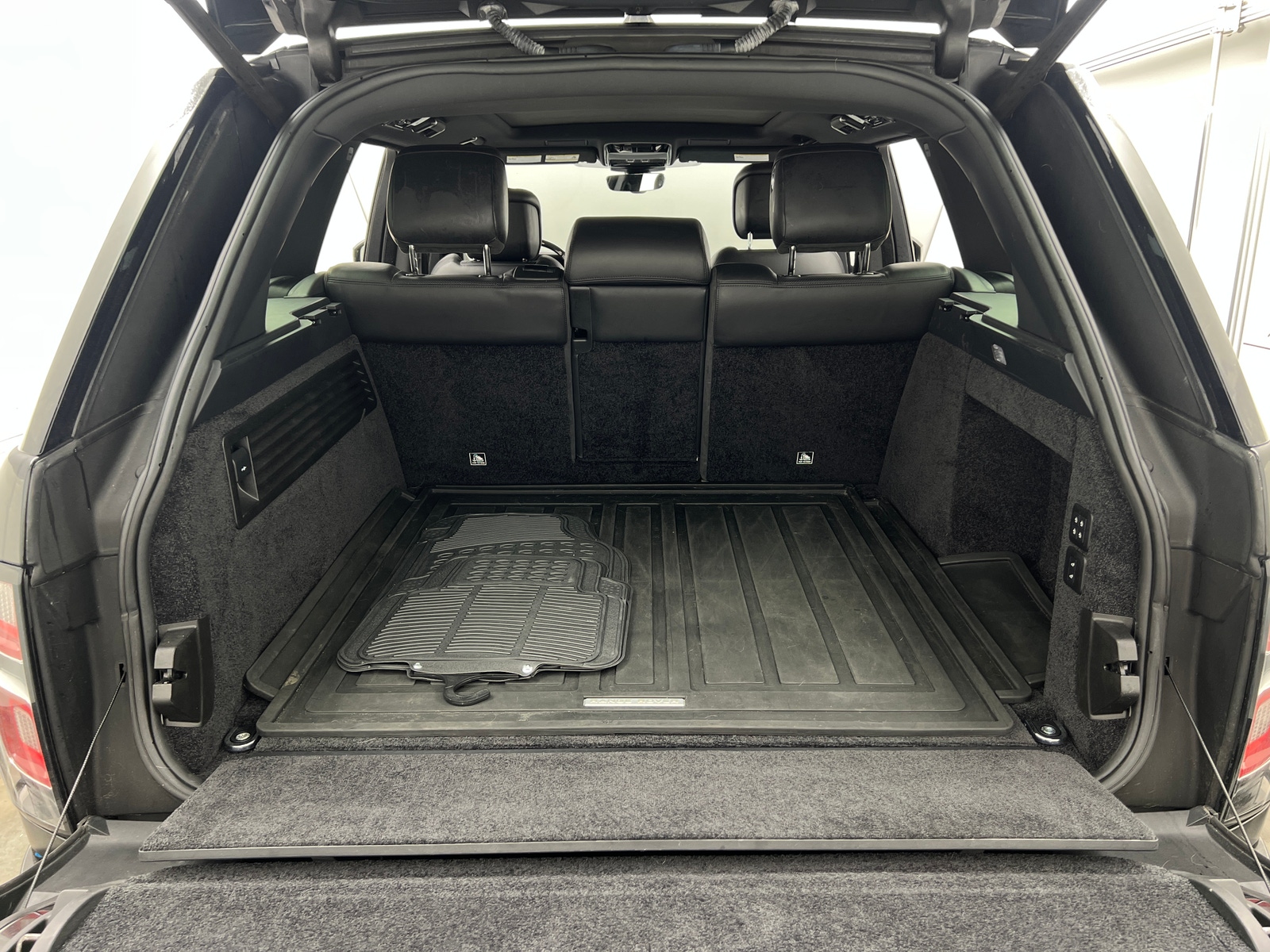 Thumbnail: 2020 Land Rover Range Rover - 6