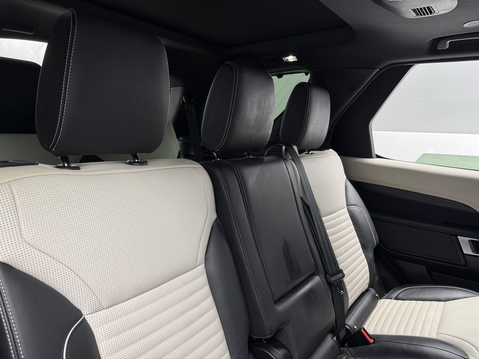 Thumbnail: 2023 Land Rover Discovery - 5