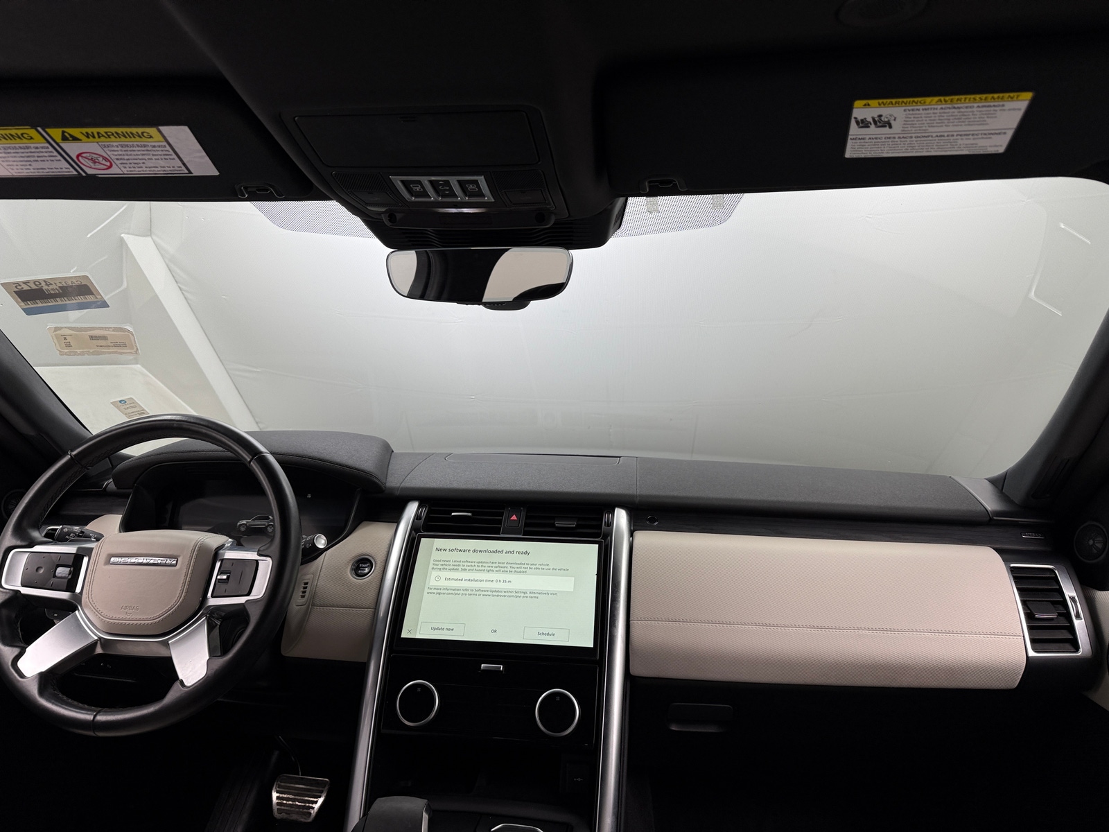 Thumbnail: 2023 Land Rover Discovery - 2