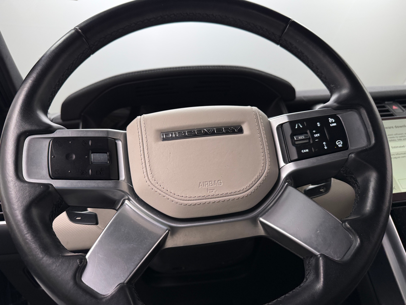 Thumbnail: 2023 Land Rover Discovery - 4