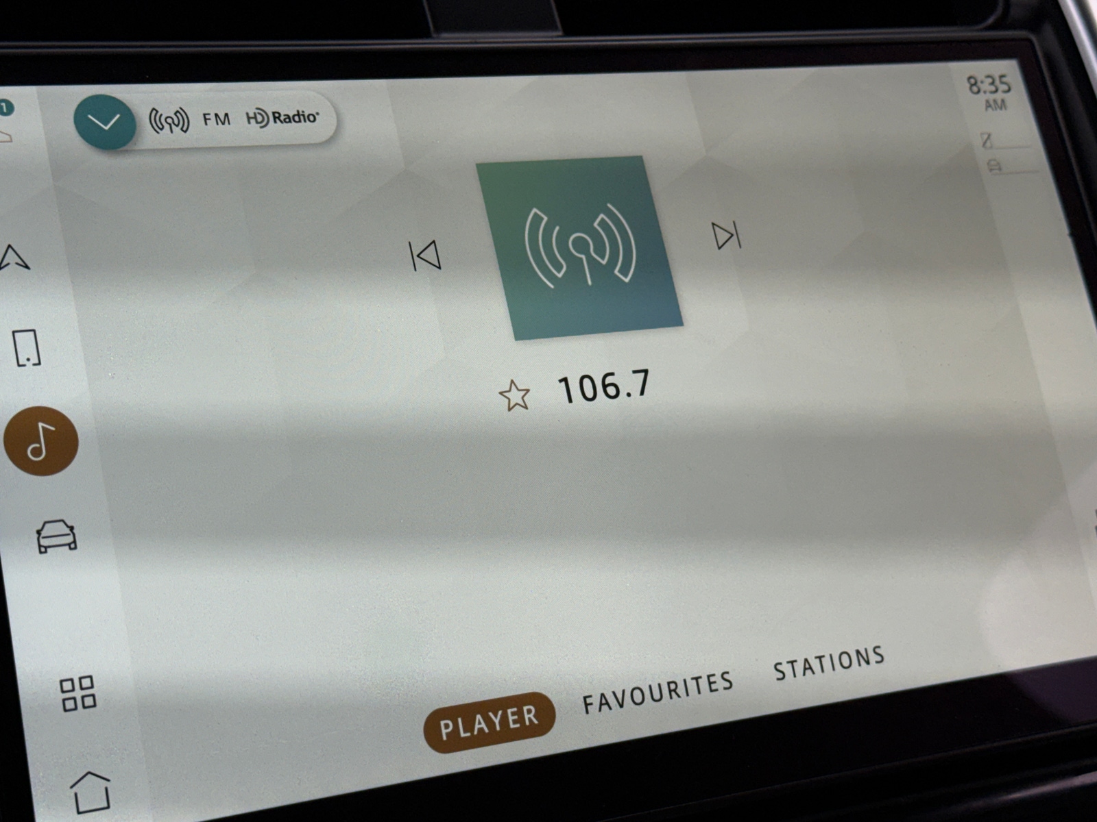 Thumbnail: 2023 Land Rover Discovery - 3