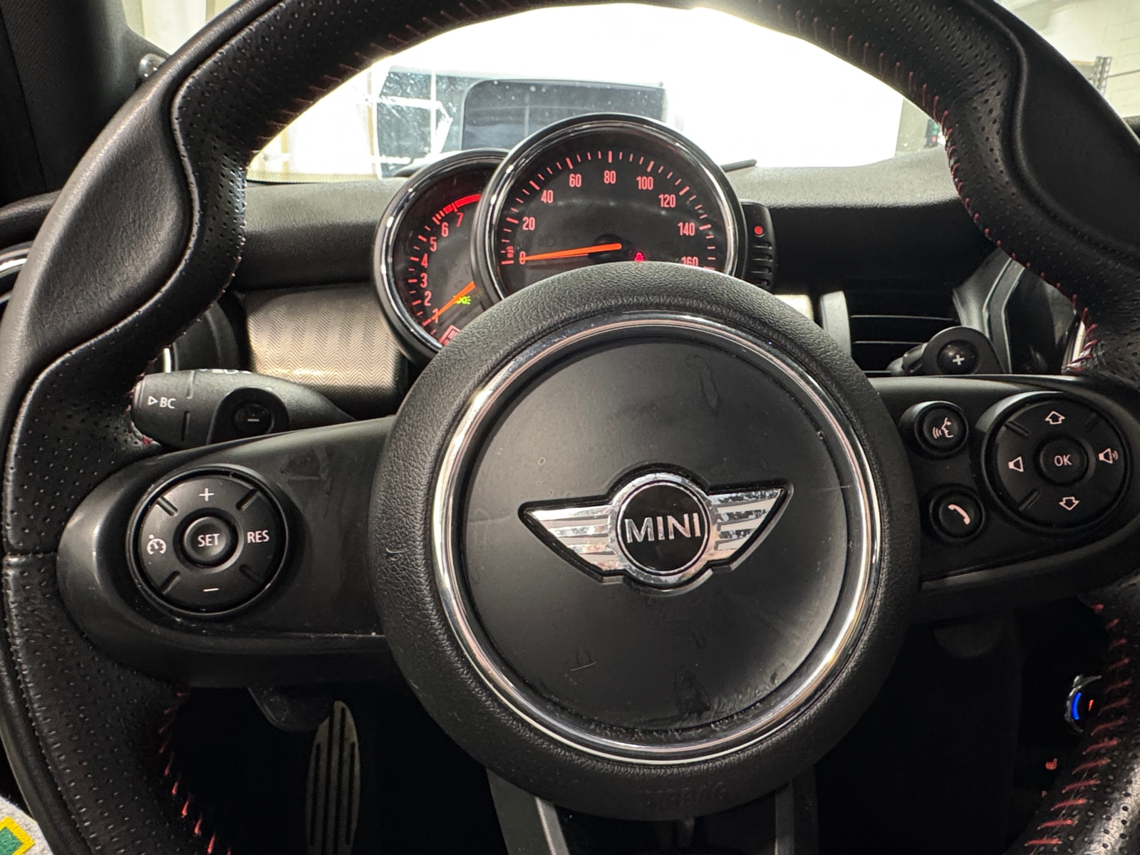 Thumbnail: 2015 MINI Cooper Hardtop - 4