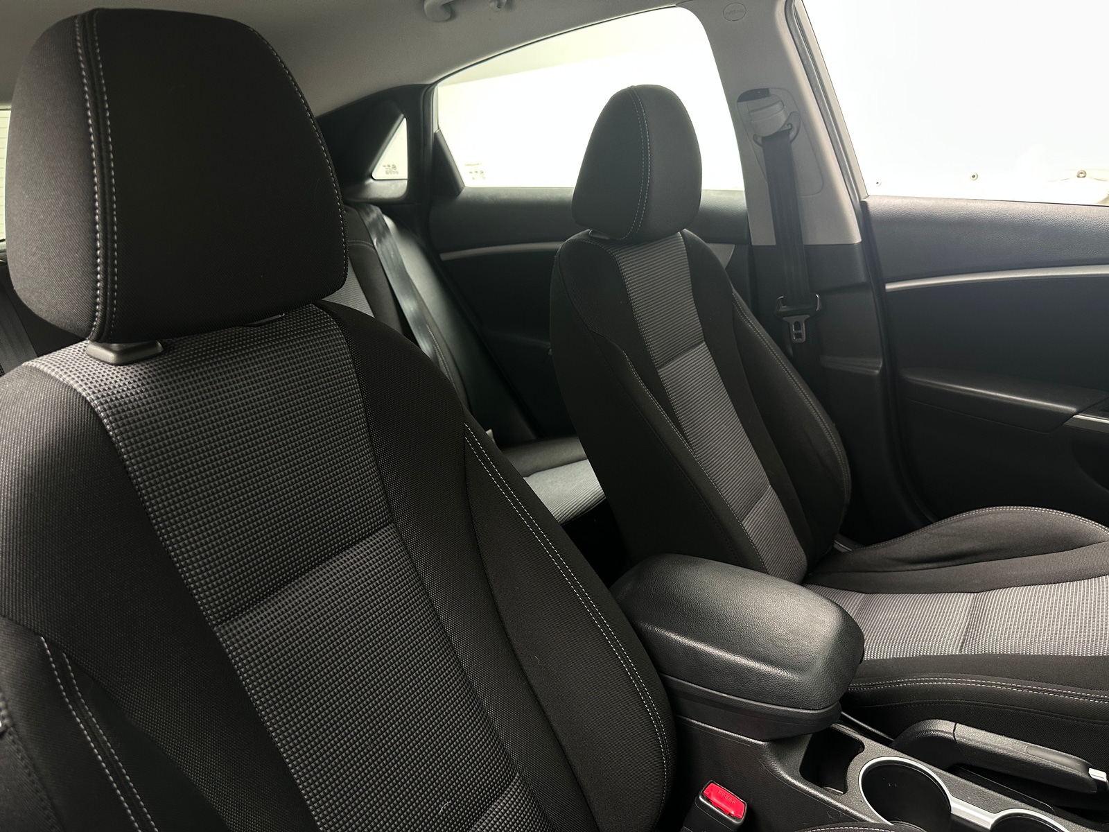 Thumbnail: 2013 Hyundai Elantra - 2